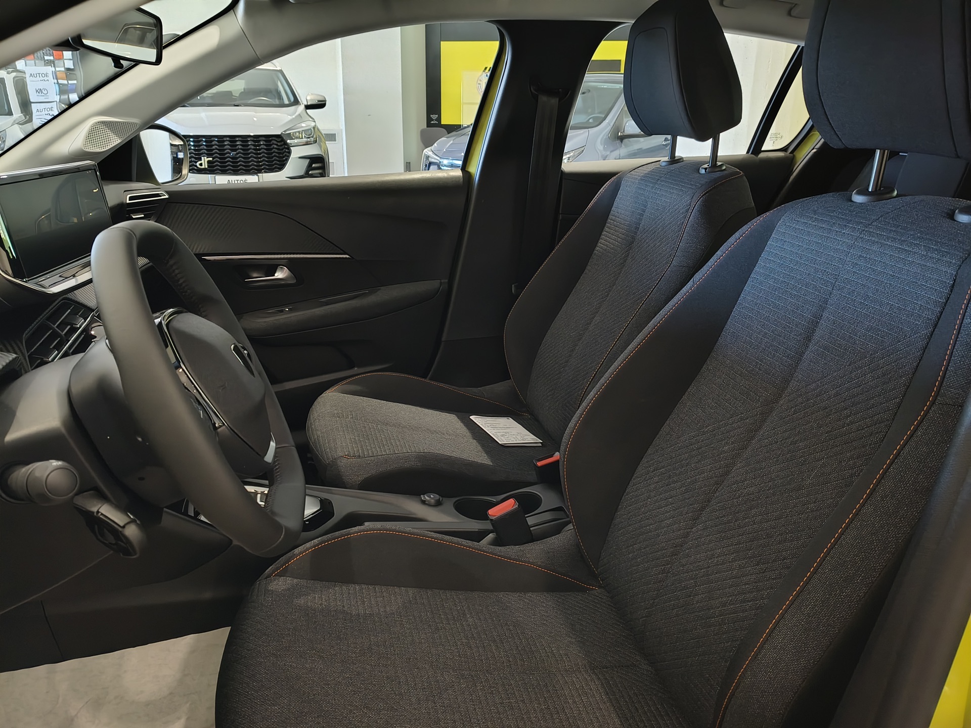 PEUGEOT 208 - miniatura 6