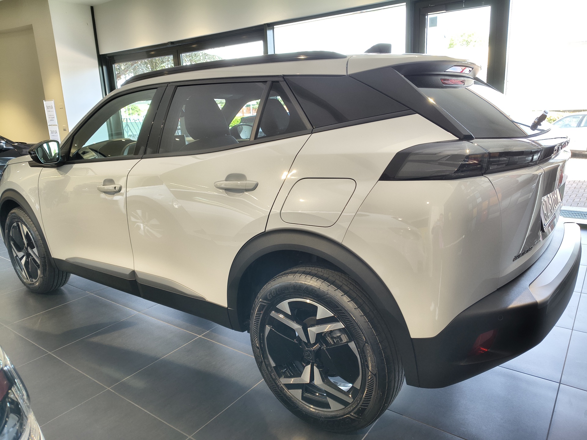 PEUGEOT 2008 - miniatura 4