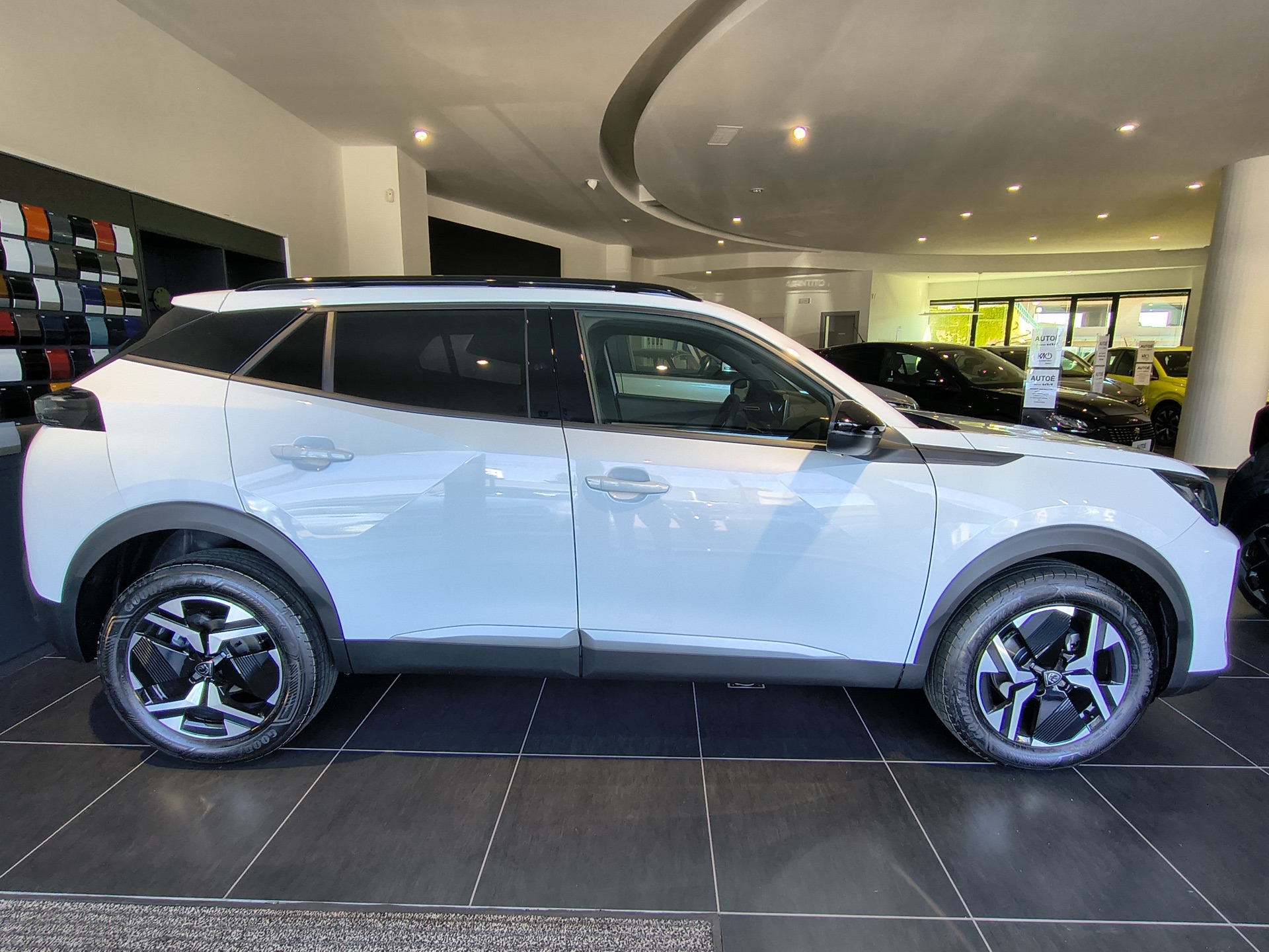PEUGEOT 2008 - miniatura 3