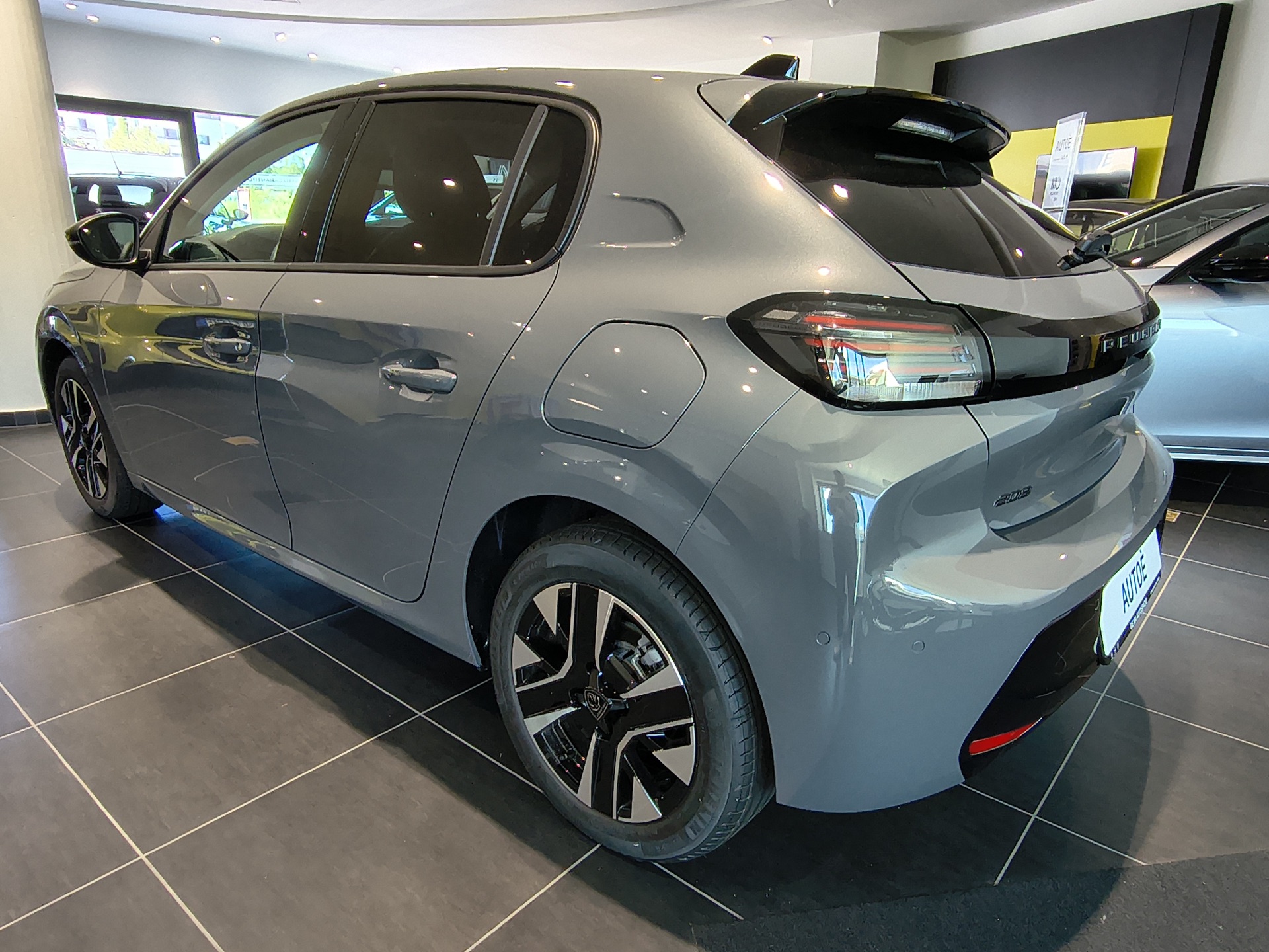 PEUGEOT 208 - miniatura 5