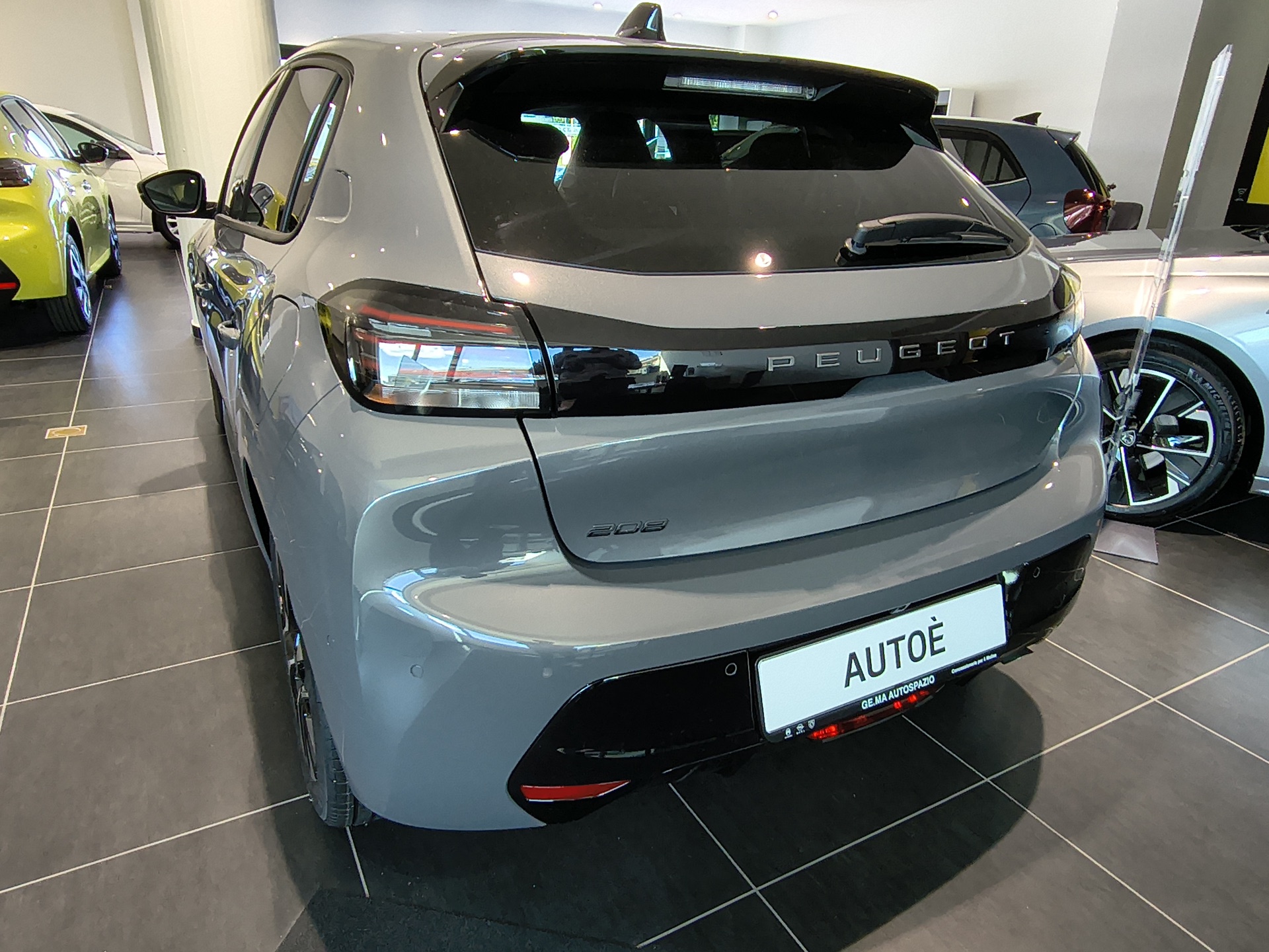 PEUGEOT 208 - miniatura 7