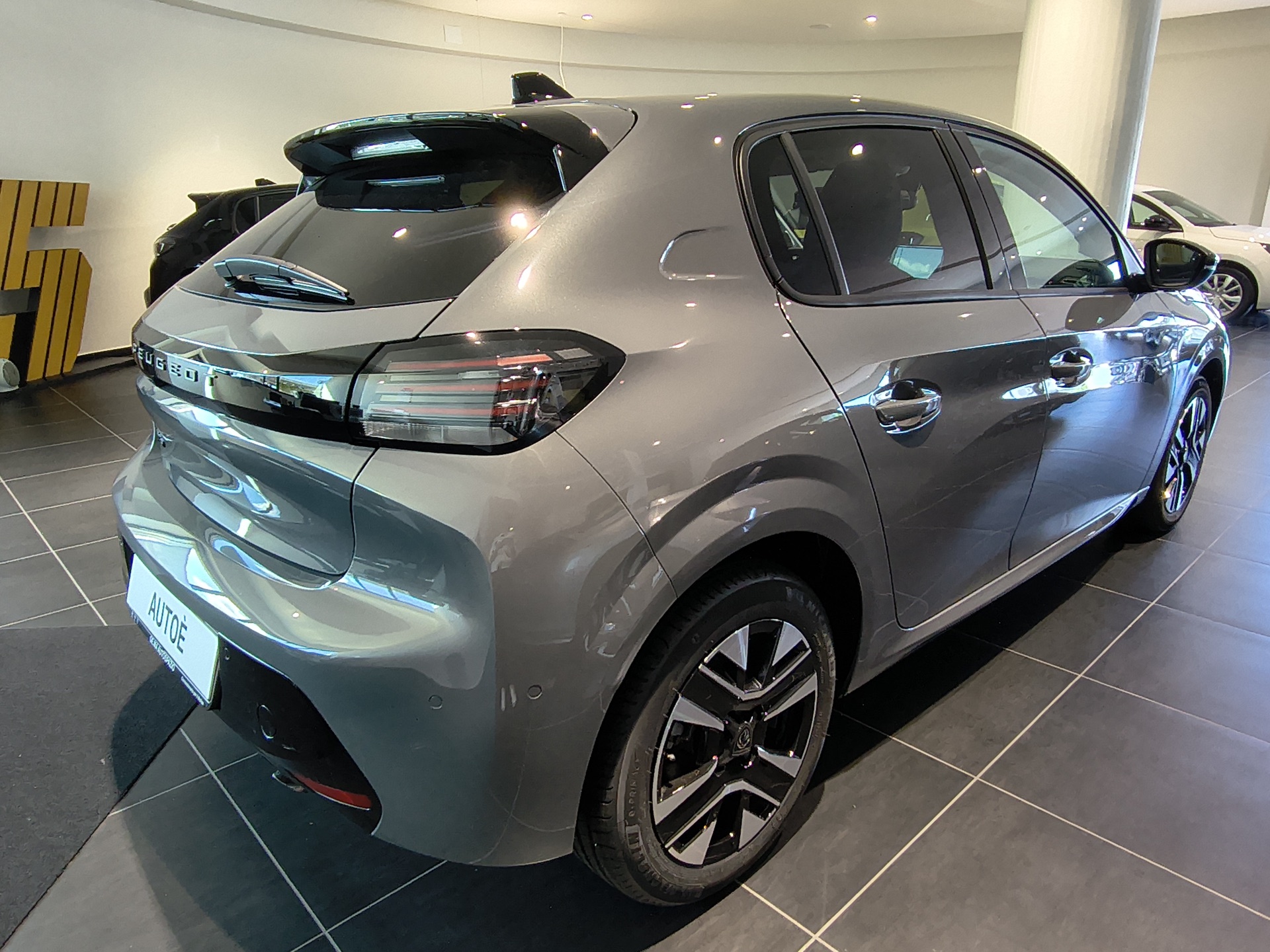 PEUGEOT 208 - miniatura 6