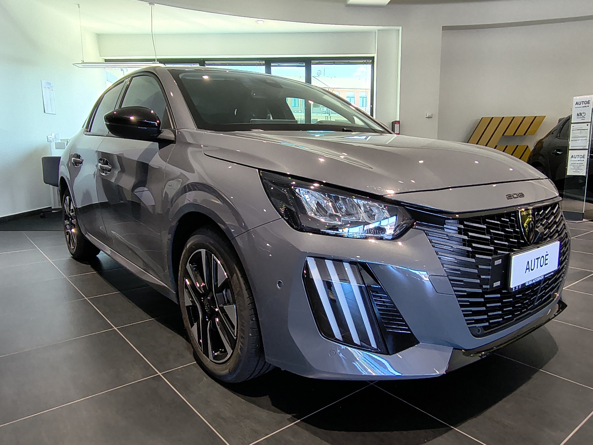 PEUGEOT 208 - miniatura 3