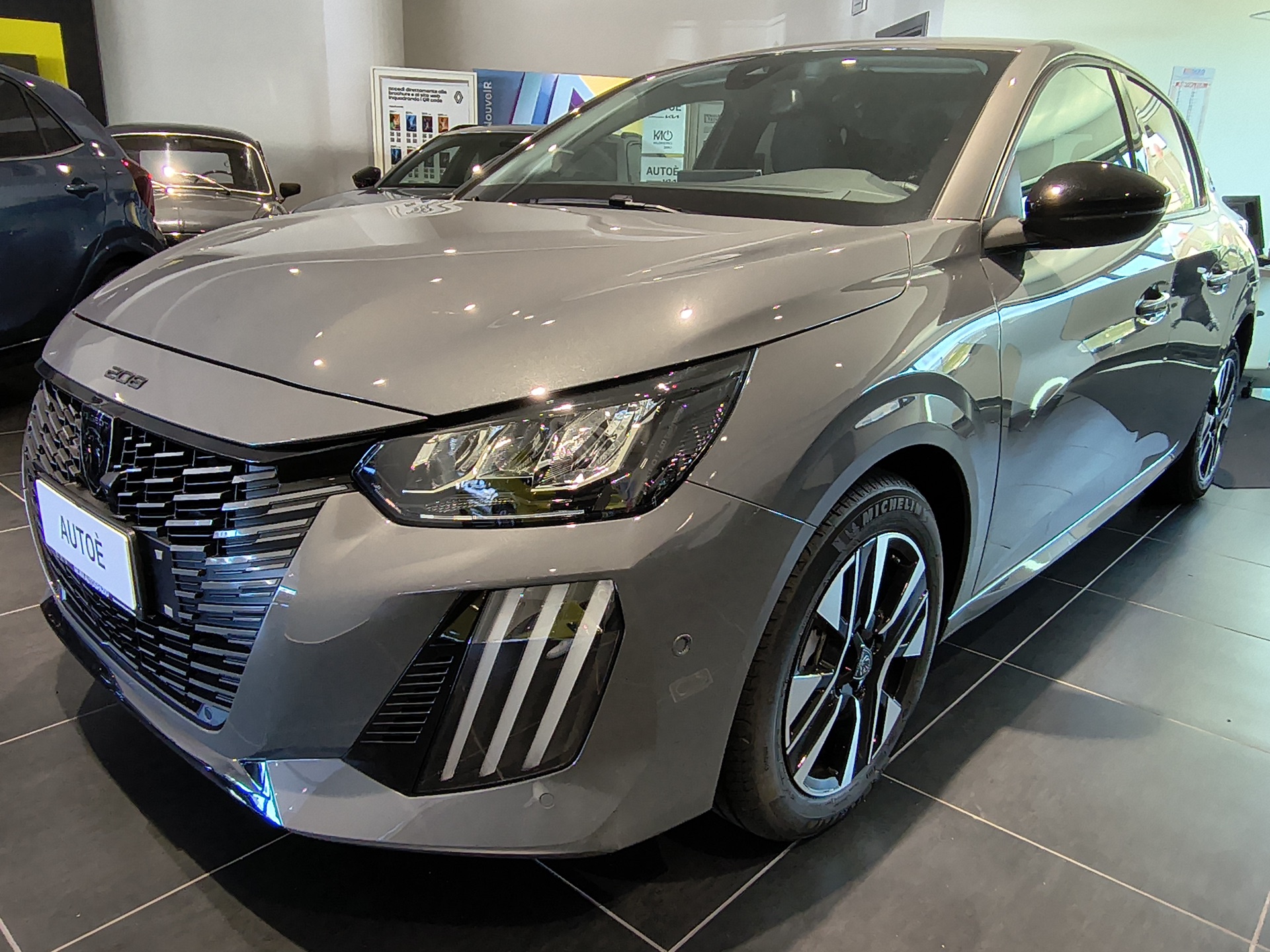 PEUGEOT 208 - miniatura 2